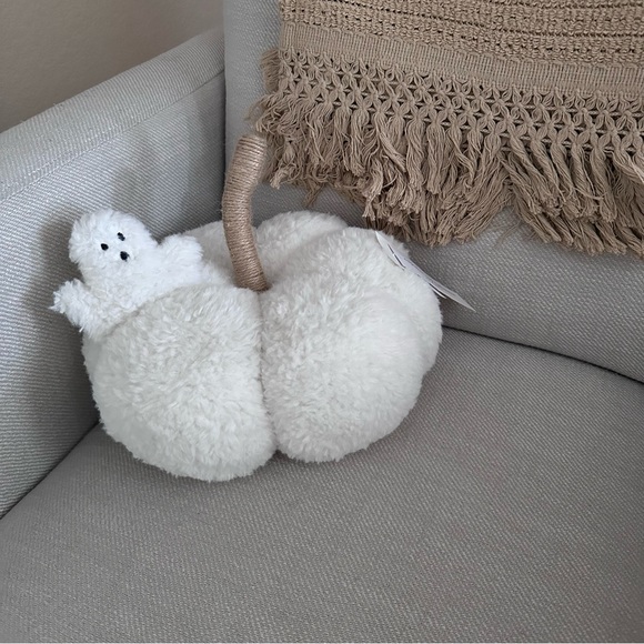 NEW Cupcakes & Cashmere Sherpa pumpkin ghost pillow - Picture 7 of 7